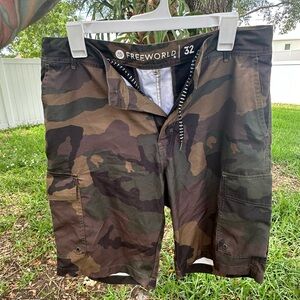 Free world hybrid swim shorts camouflage men’s 32